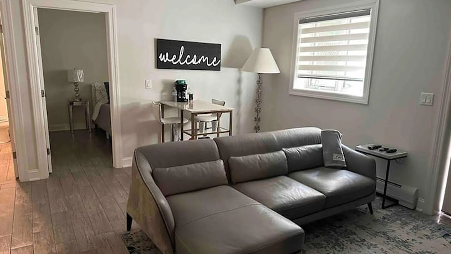 Kontakte von 1 Bed Apartment Luxury On 21St